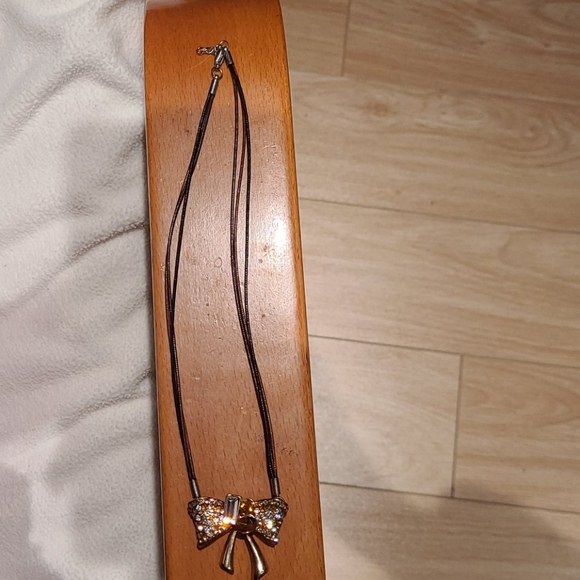 Bow Statement Necklace - Picture 4 of 5